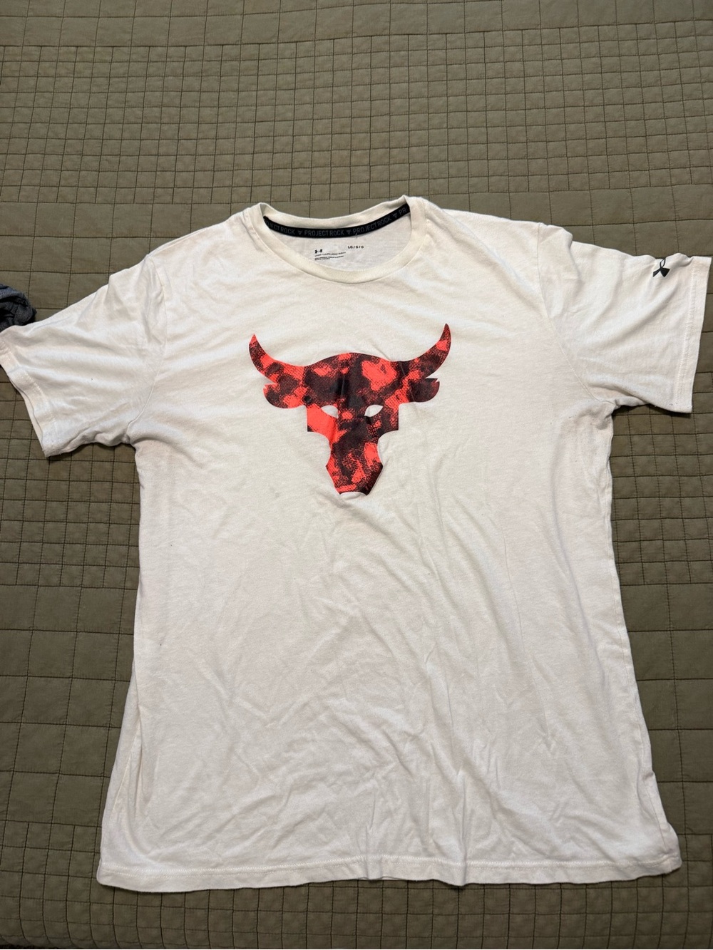 Under Armour White Short Sleeve Tee with Red Bull Skull Graphic
